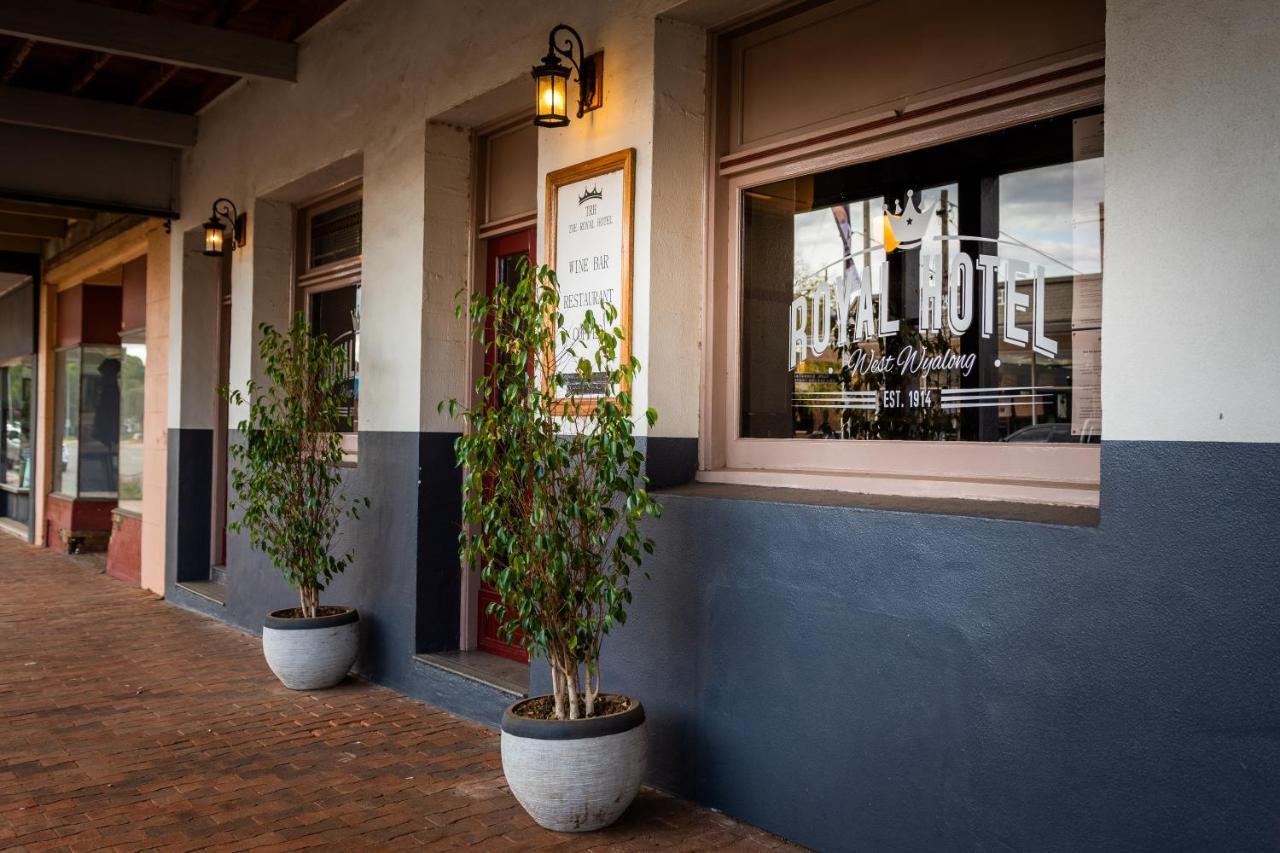 The Royal Hotel West Wyalong Exterior foto