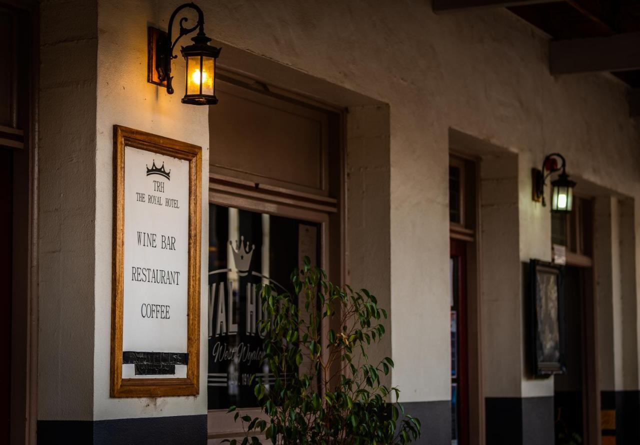 The Royal Hotel West Wyalong Exterior foto